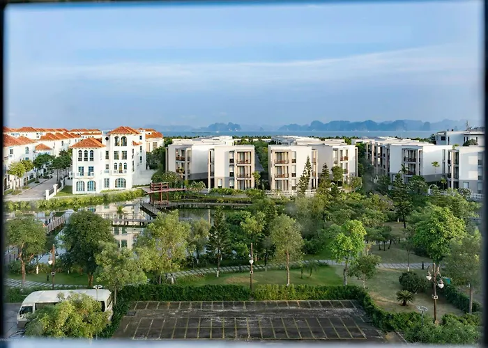 2 Sao Trung Tâm Khu Du Lịch Vườn đào - Bãi Cháy - Hạ Long